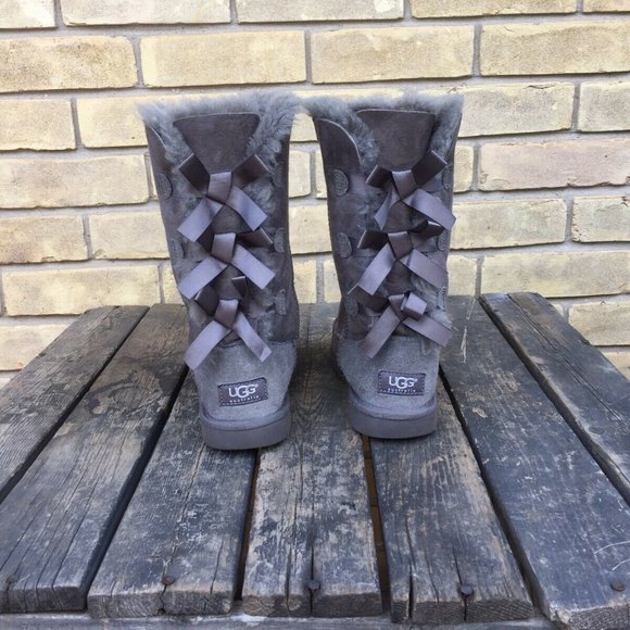 UGG Bailey Gray Boots Size 3 - Picture 2 of 8